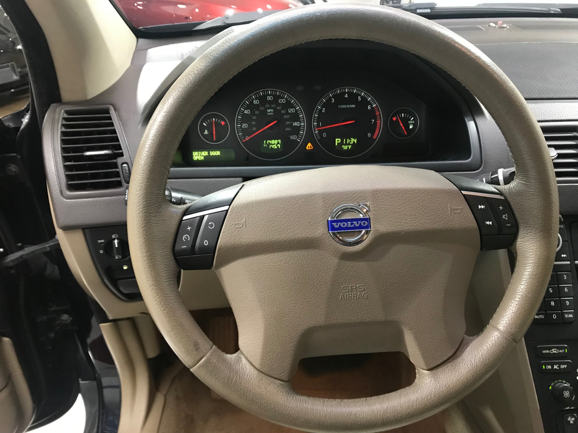 Used-2010-Volvo-XC90-32-AWD