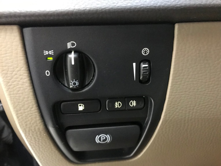 Used-2010-Volvo-XC90-32-AWD