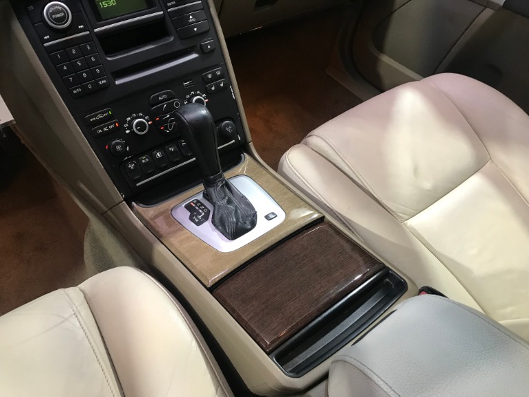 Used-2010-Volvo-XC90-32-AWD