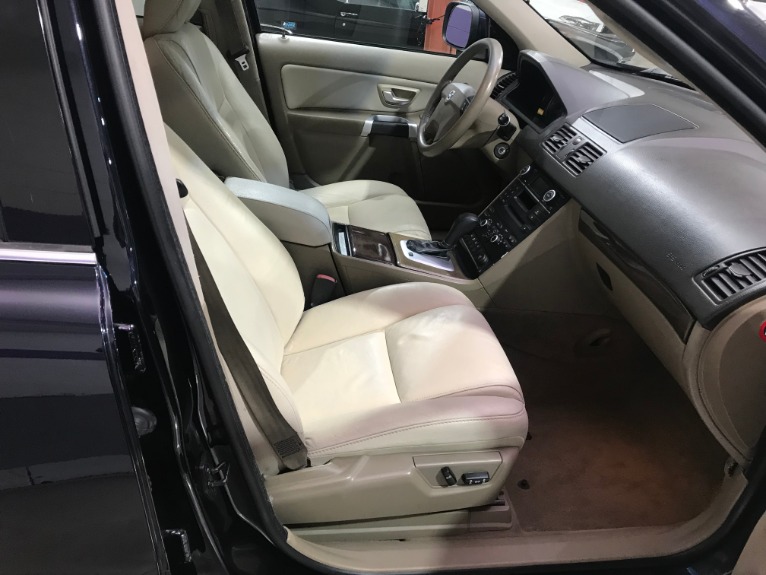 Used-2010-Volvo-XC90-32-AWD