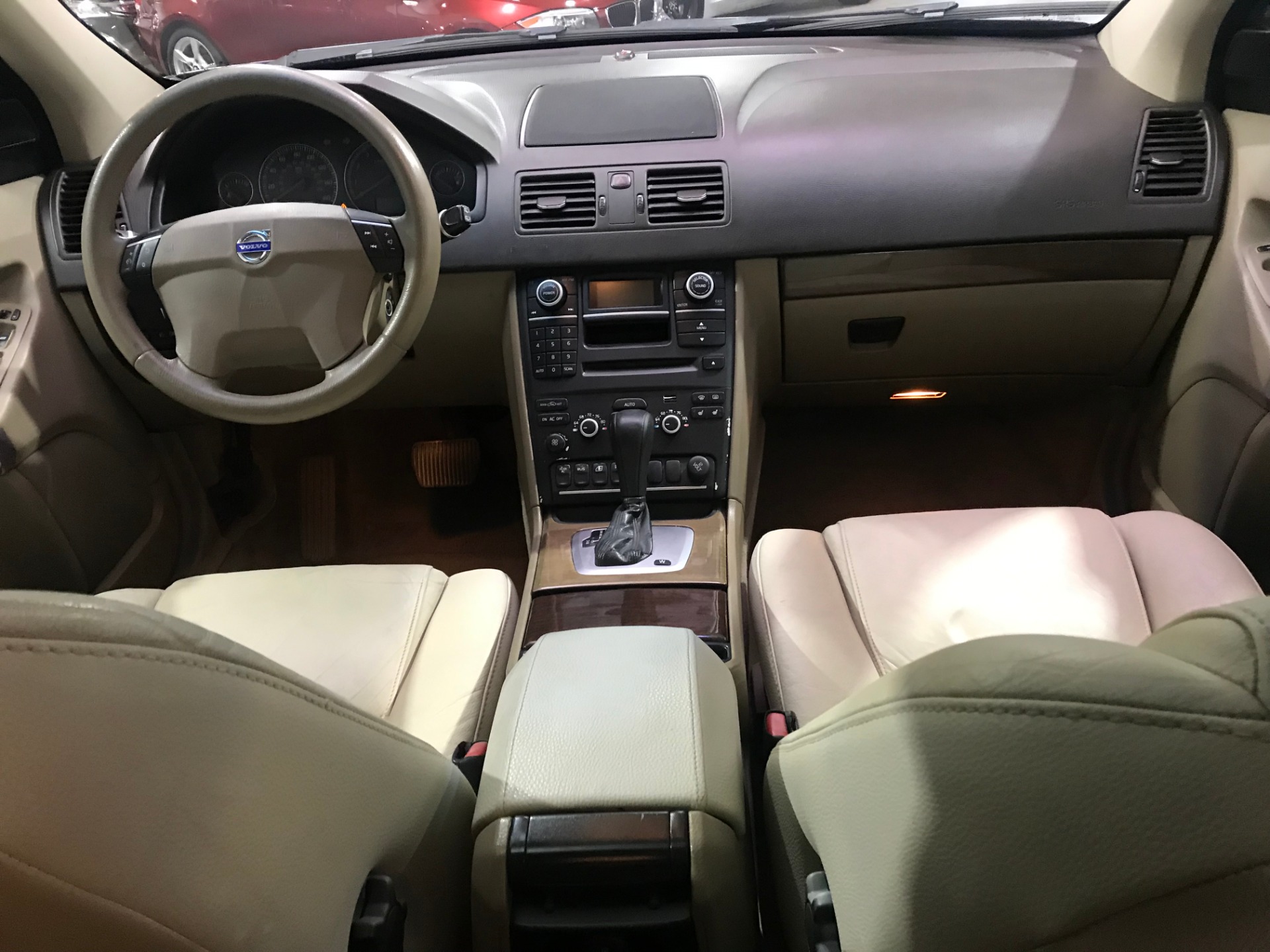 Used-2010-Volvo-XC90-32-AWD