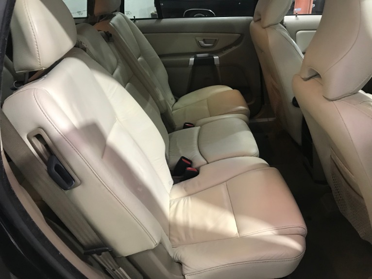 Used-2010-Volvo-XC90-32-AWD
