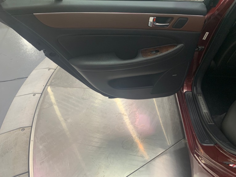 Used-2009-Hyundai-Genesis-38L-V6