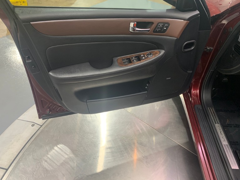 Used-2009-Hyundai-Genesis-38L-V6