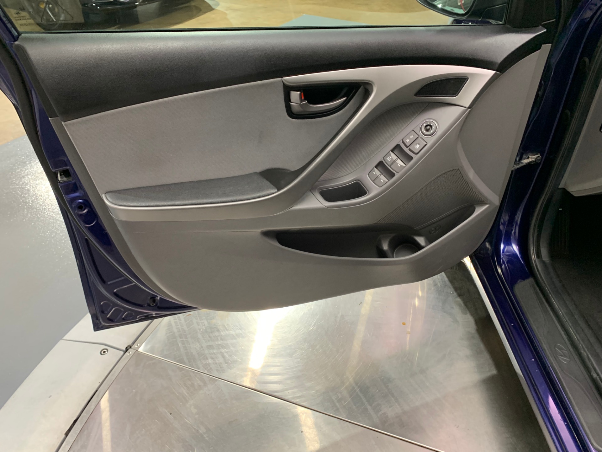 Used-2012-Hyundai-Elantra-Limited-FWD