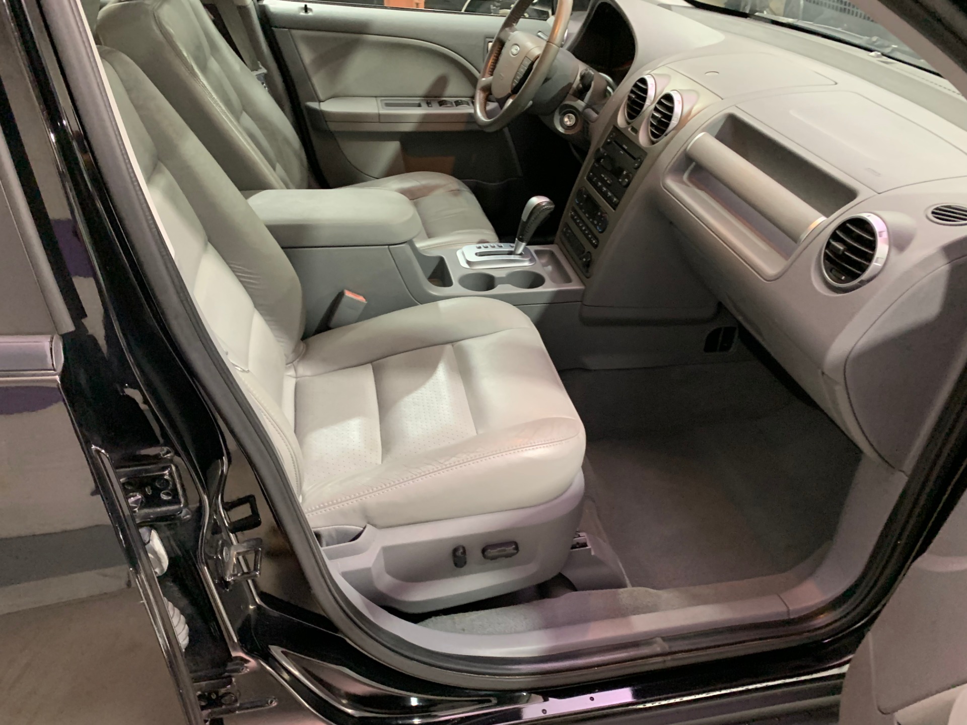 Used-2006-Ford-Freestyle-SEL-FWD