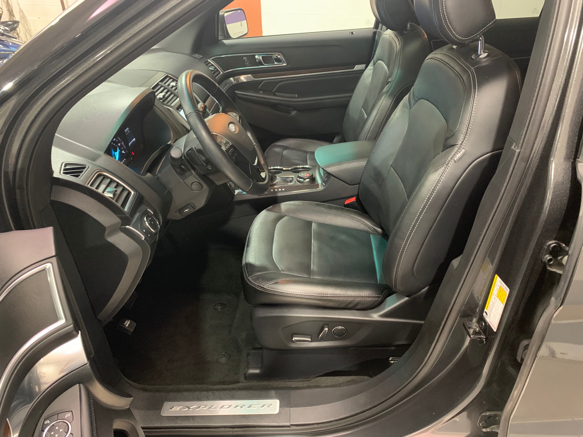 Used-2017-Ford-Explorer-Limited-AWD