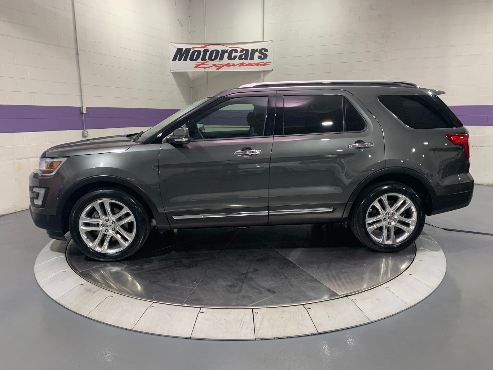 Used-2017-Ford-Explorer-Limited-AWD