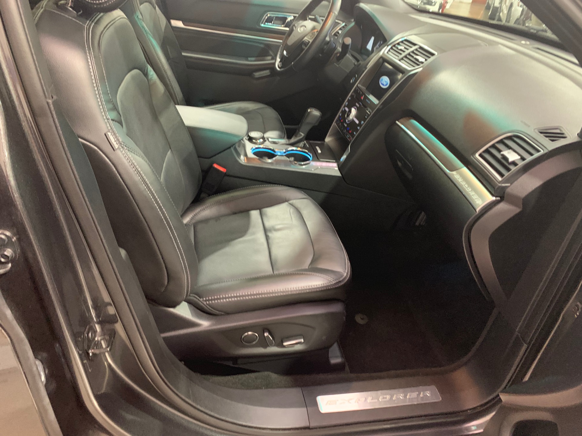 Used-2017-Ford-Explorer-Limited-AWD