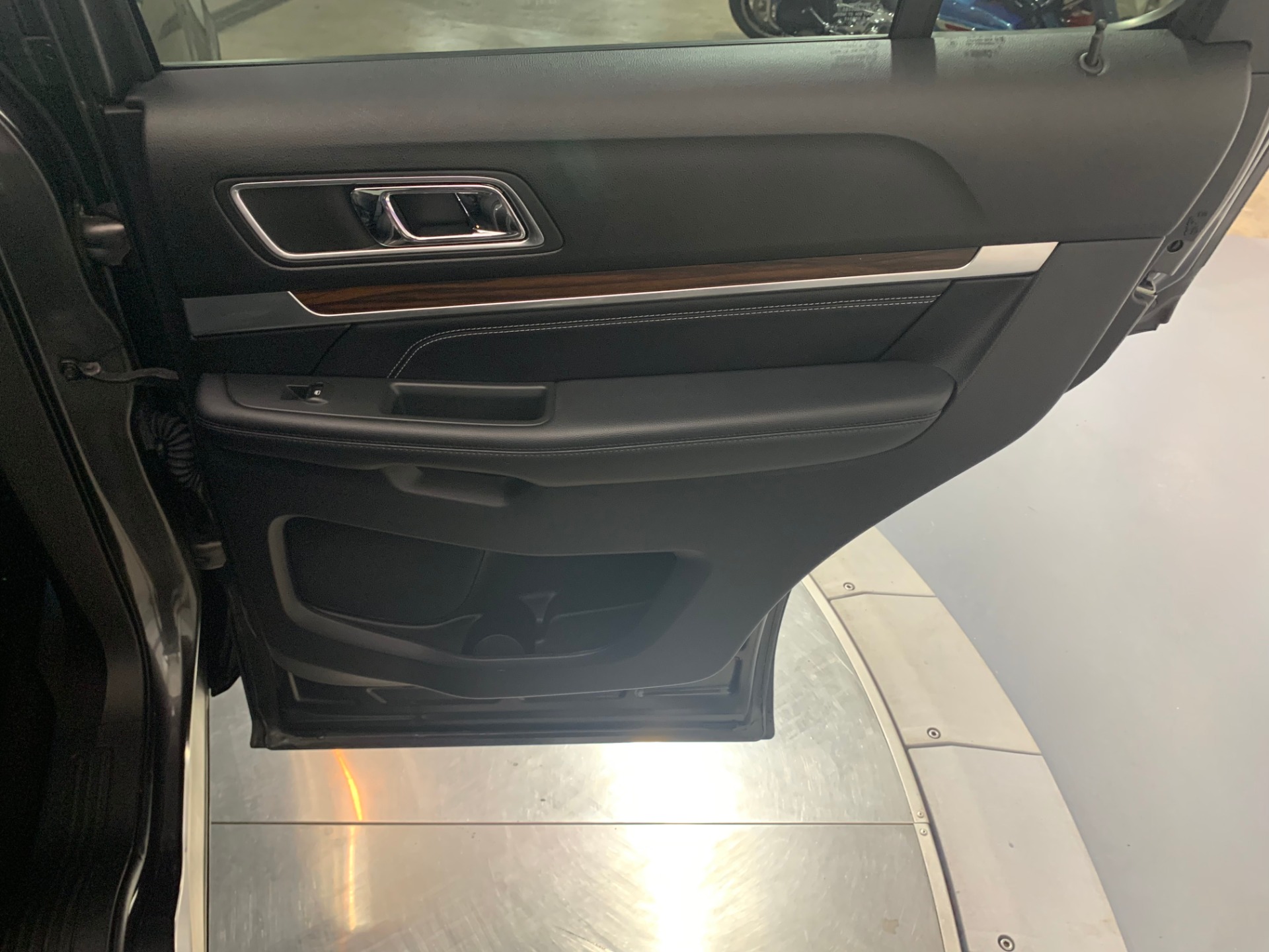Used-2017-Ford-Explorer-Limited-AWD