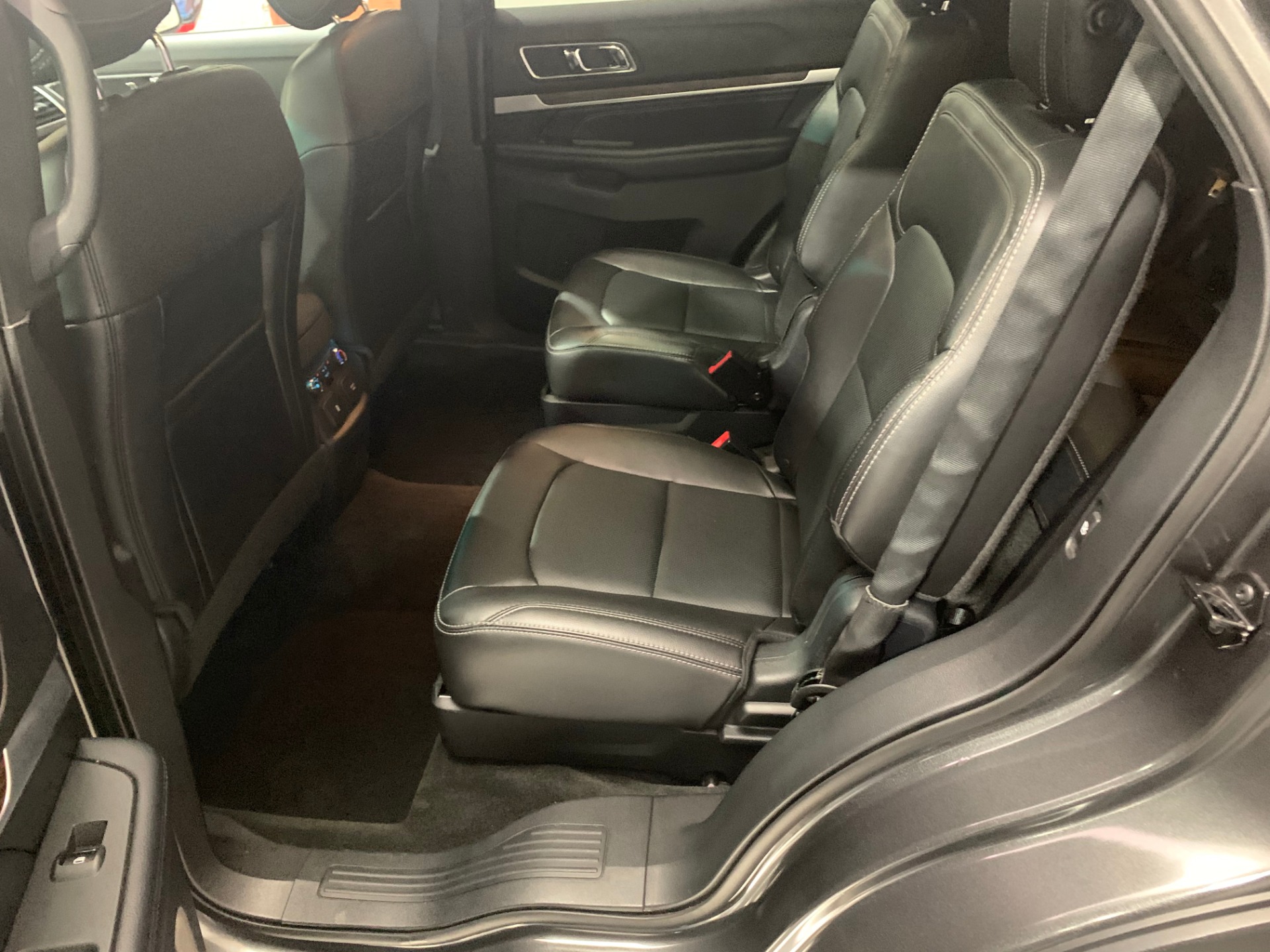Used-2017-Ford-Explorer-Limited-AWD