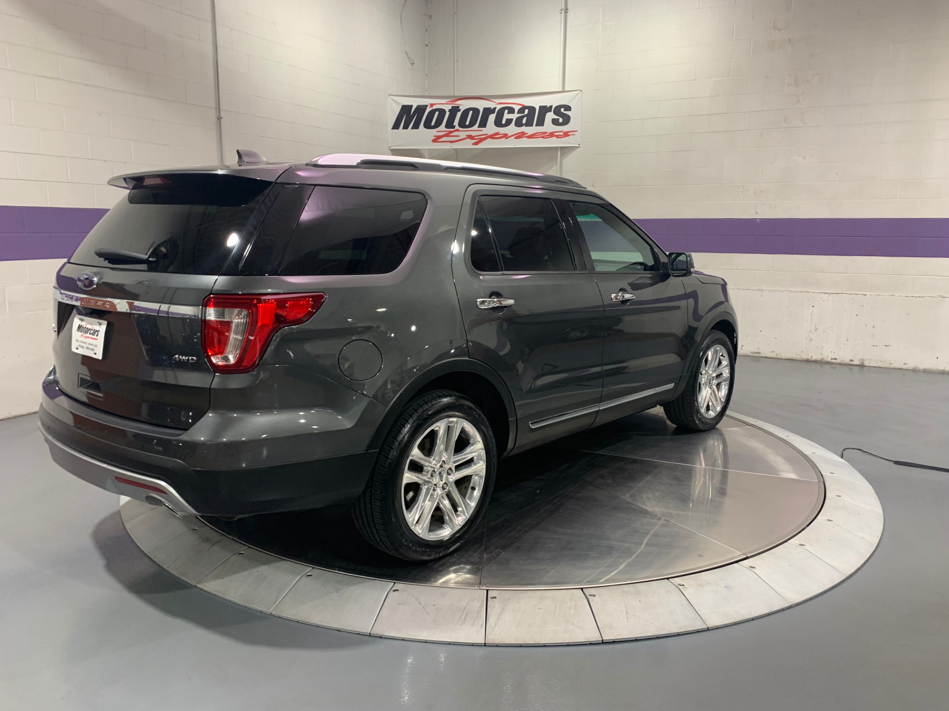 Used-2017-Ford-Explorer-Limited-AWD