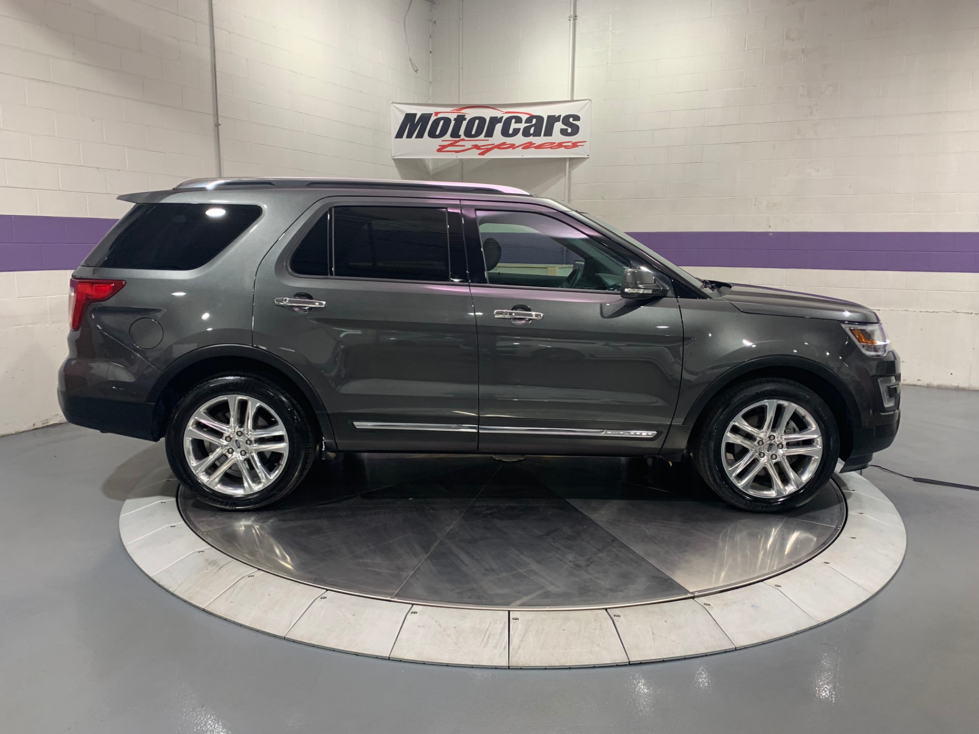 Used-2017-Ford-Explorer-Limited-AWD