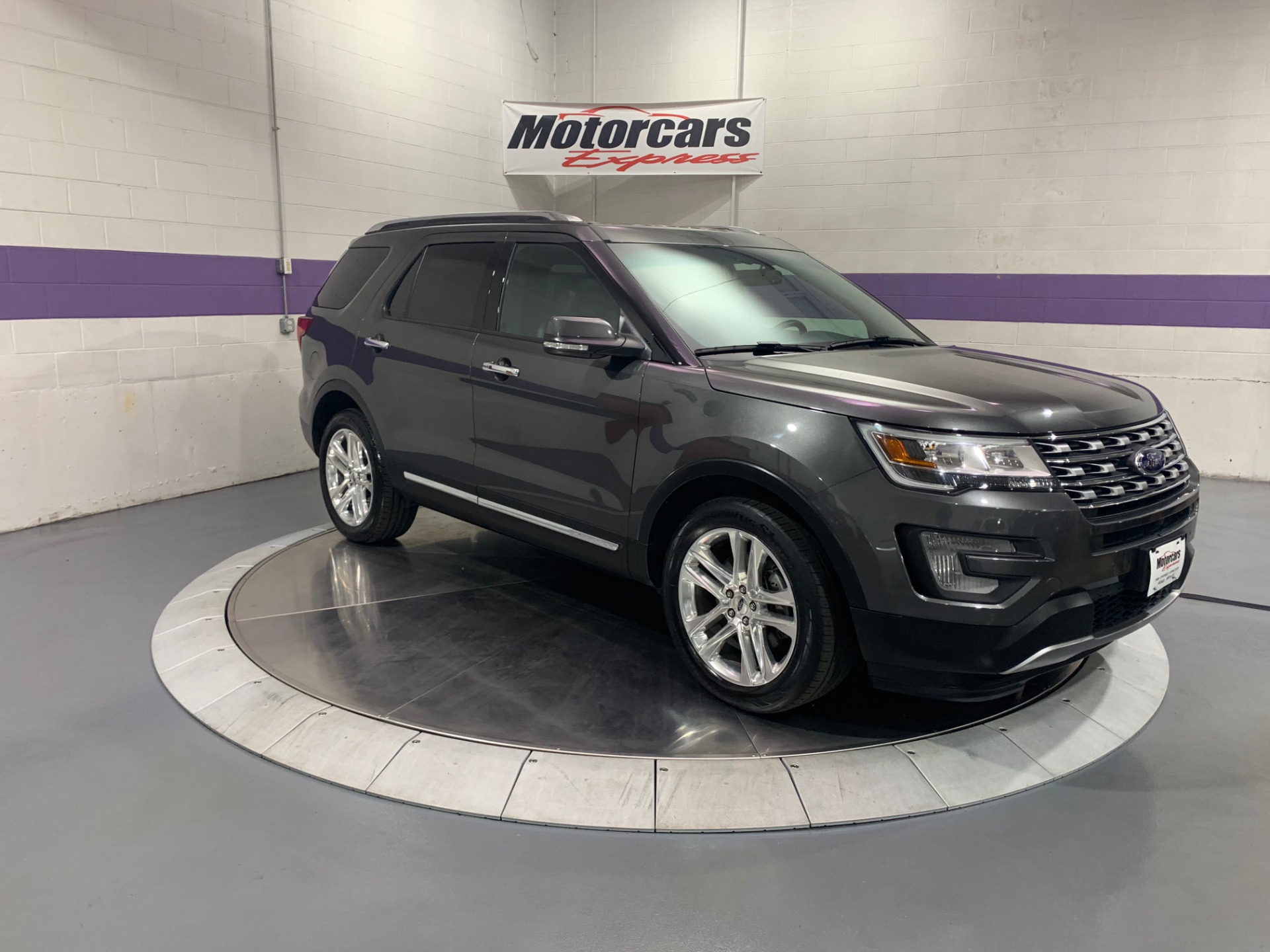 Used-2017-Ford-Explorer-Limited-AWD