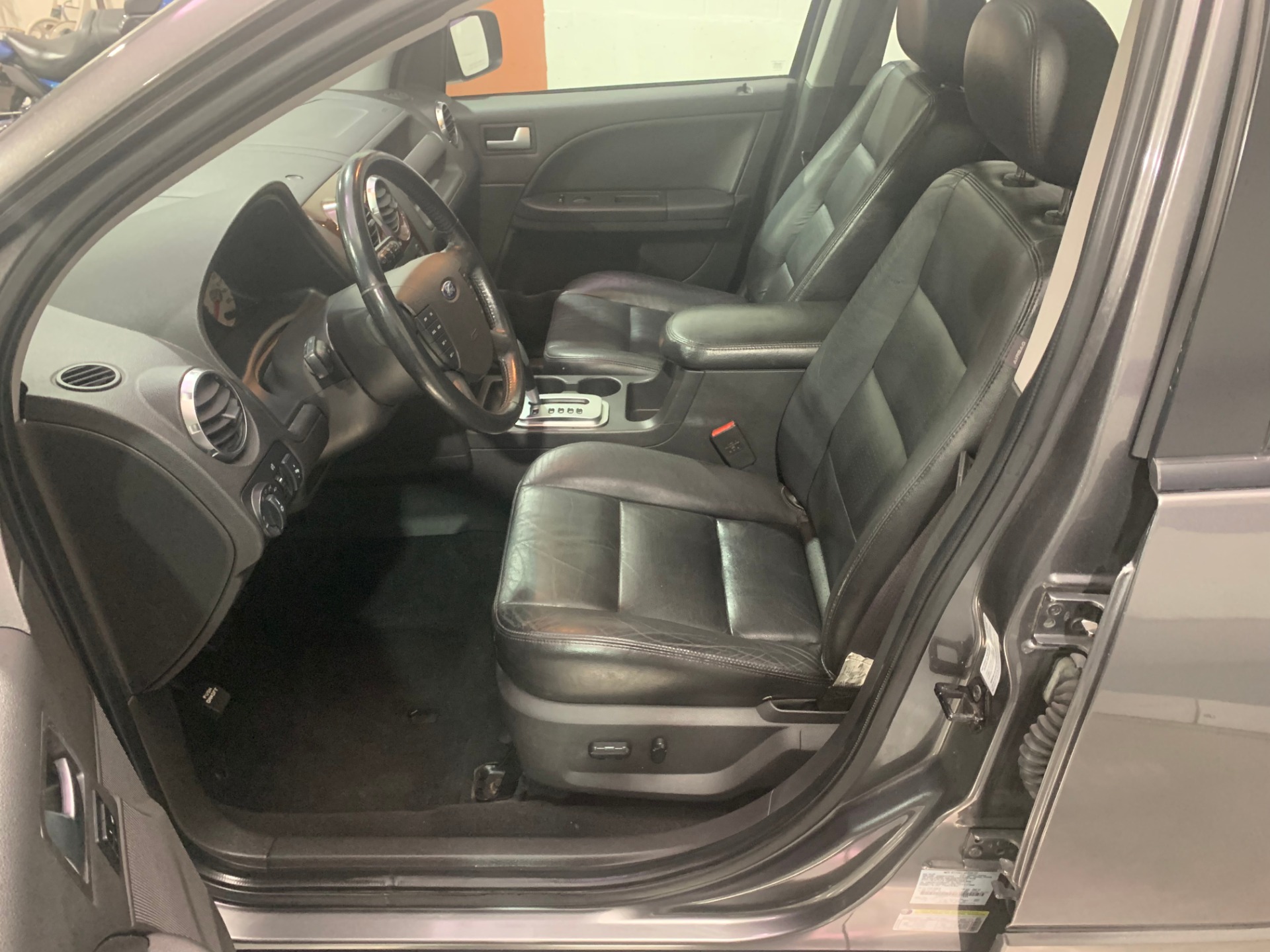 Used-2005-Ford-Freestyle-Limited-AWD