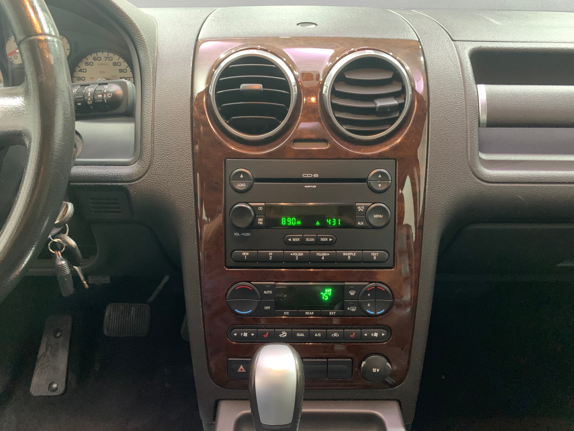 Used-2005-Ford-Freestyle-Limited-AWD