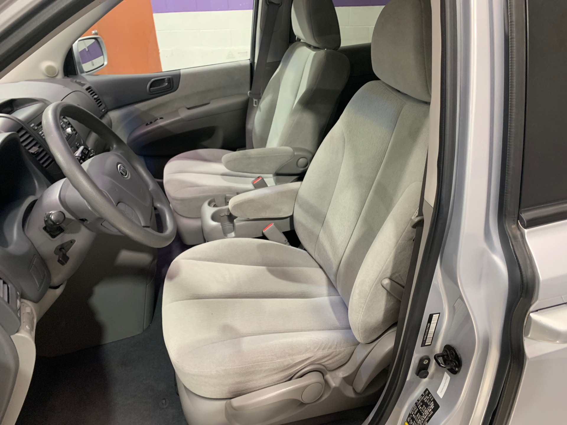 Used-2009-Kia-Sedona-LX-FWD