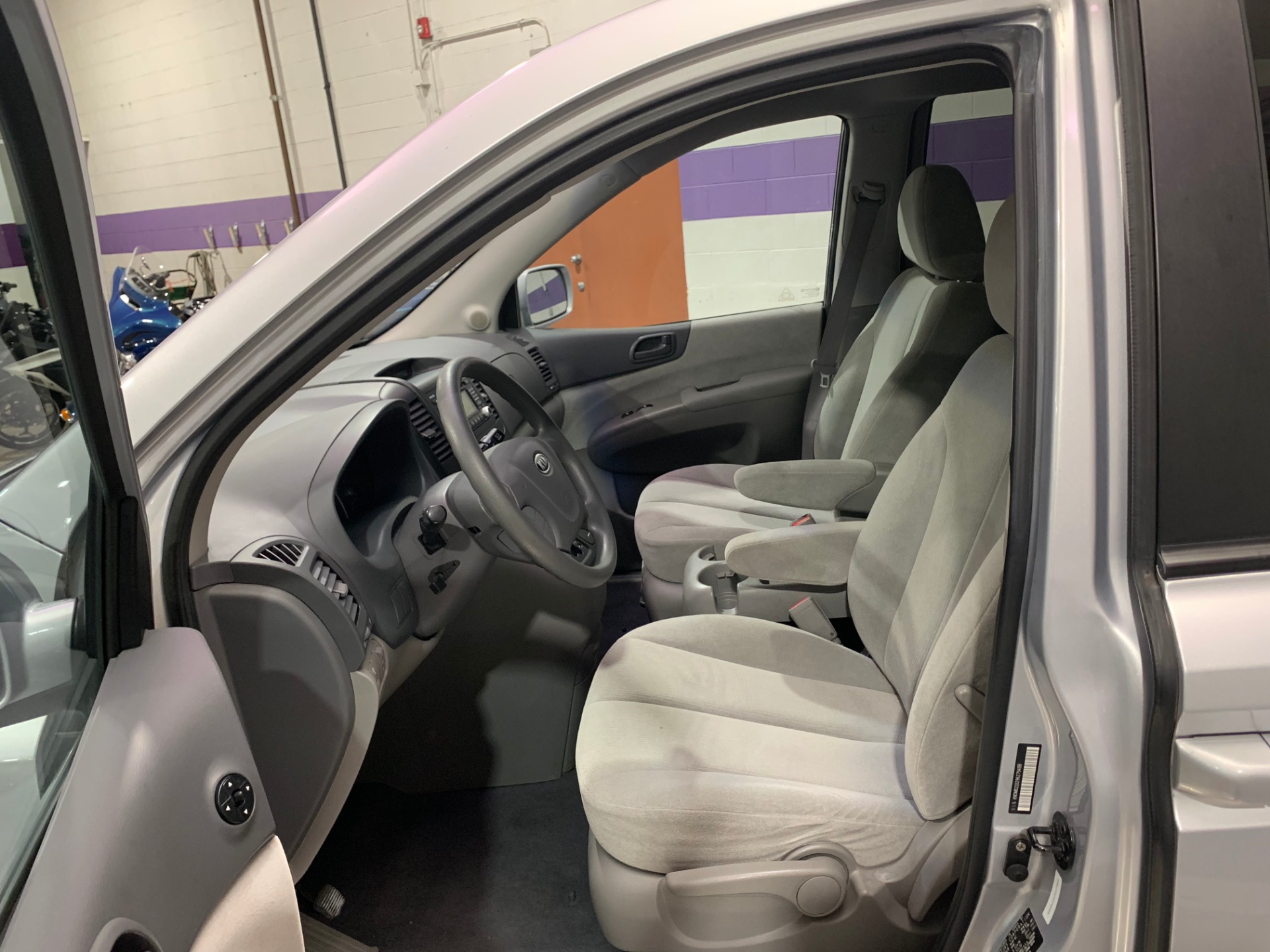 Used-2009-Kia-Sedona-LX-FWD