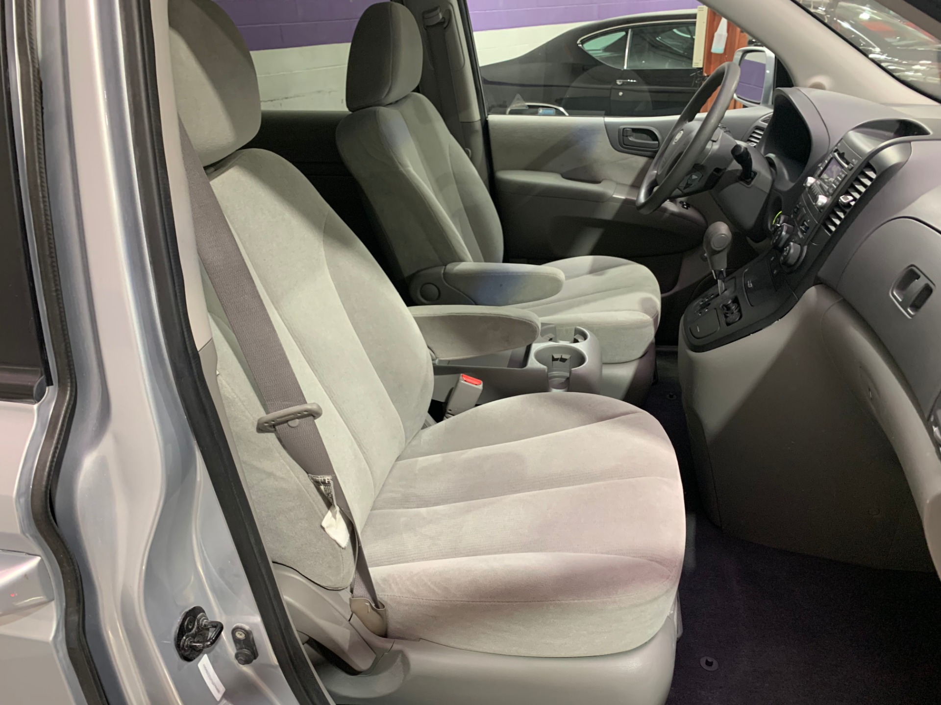 Used-2009-Kia-Sedona-LX-FWD