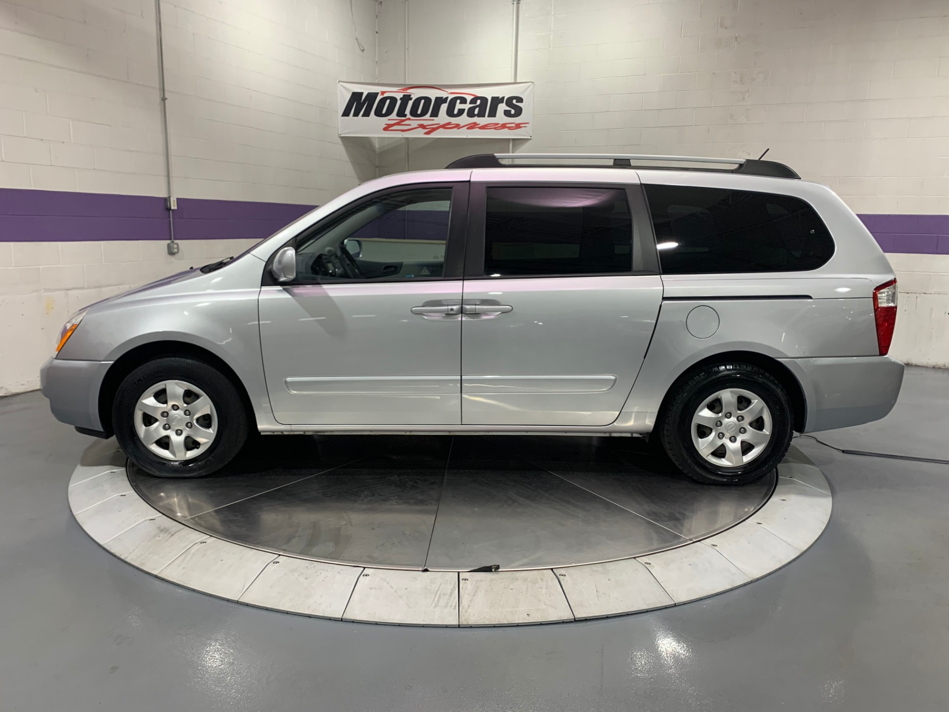 Used-2009-Kia-Sedona-LX-FWD