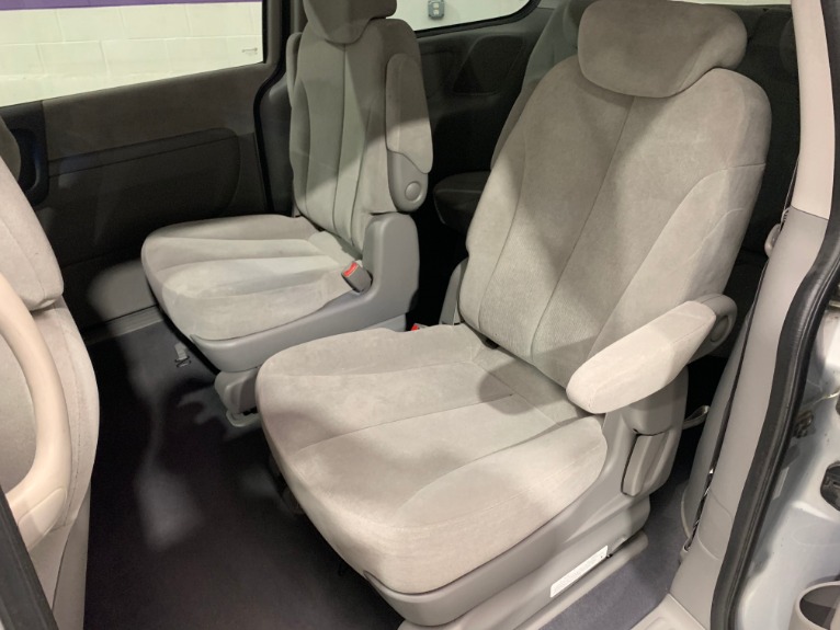 Used-2009-Kia-Sedona-LX-FWD