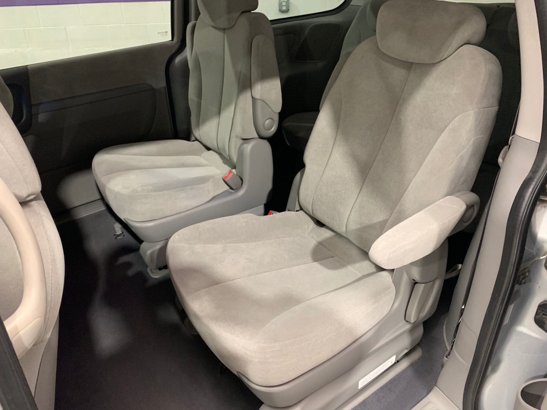 Used-2009-Kia-Sedona-LX-FWD