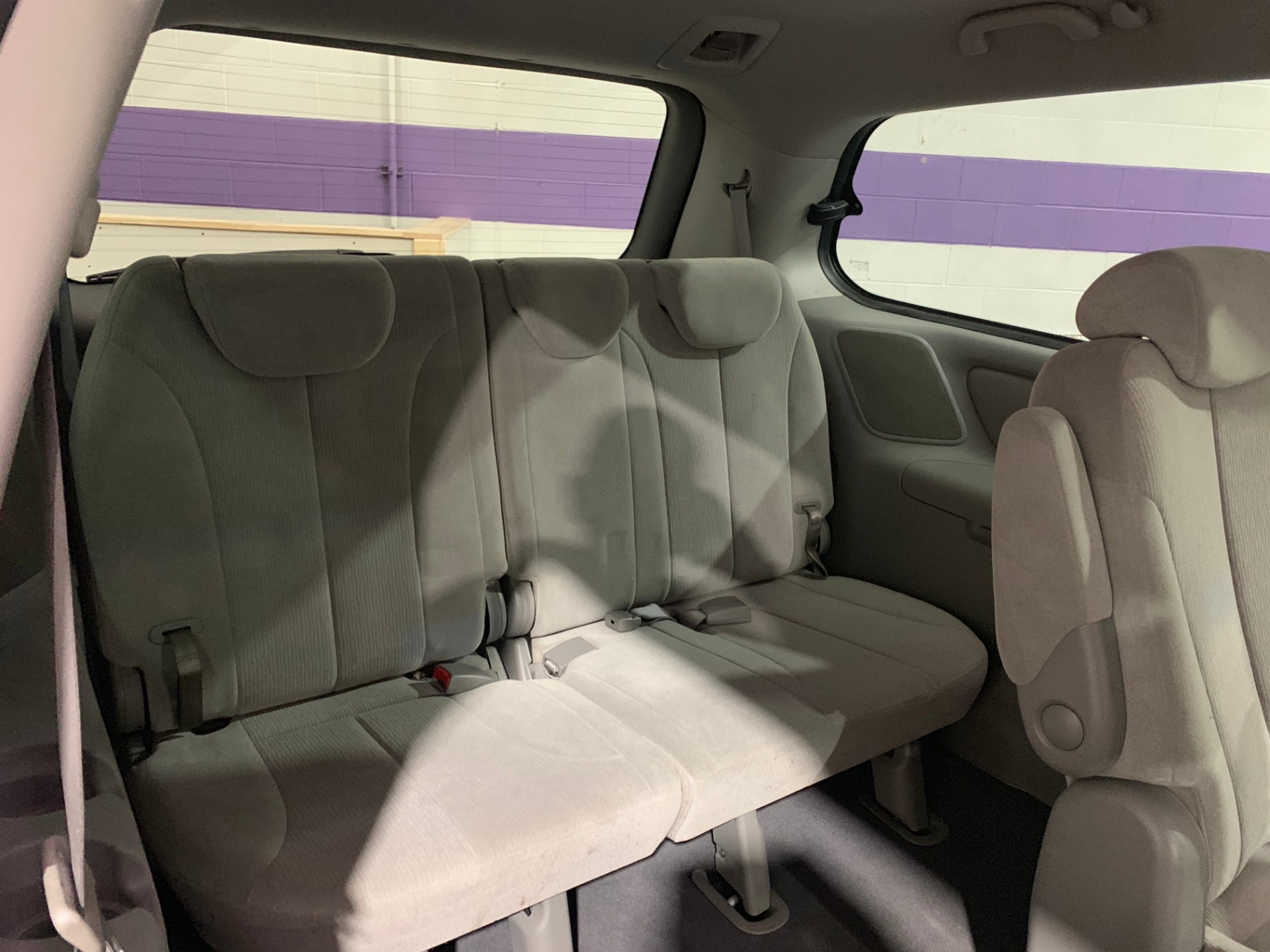 Used-2009-Kia-Sedona-LX-FWD