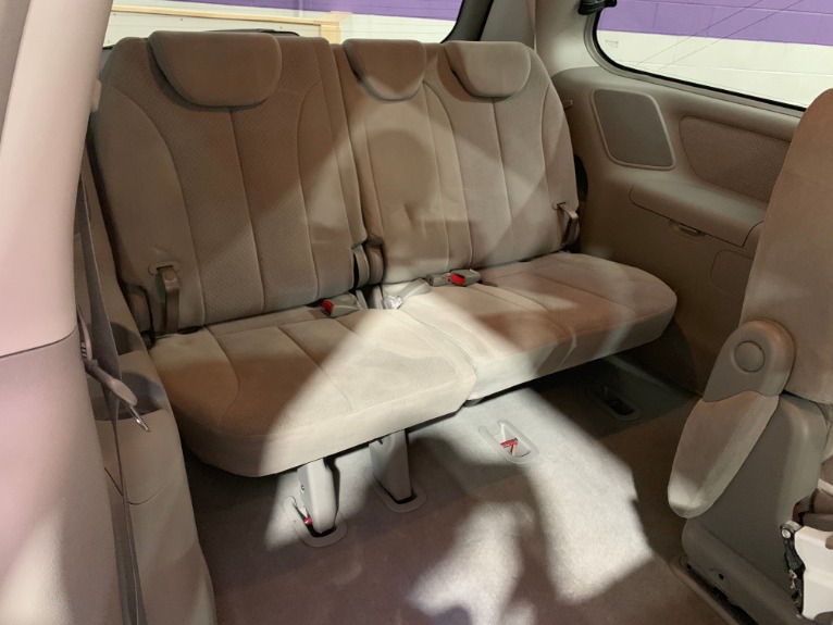Used-2007-Hyundai-Entourage-SE-FWD