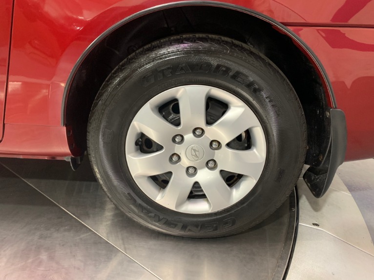 Used-2007-Hyundai-Entourage-SE-FWD