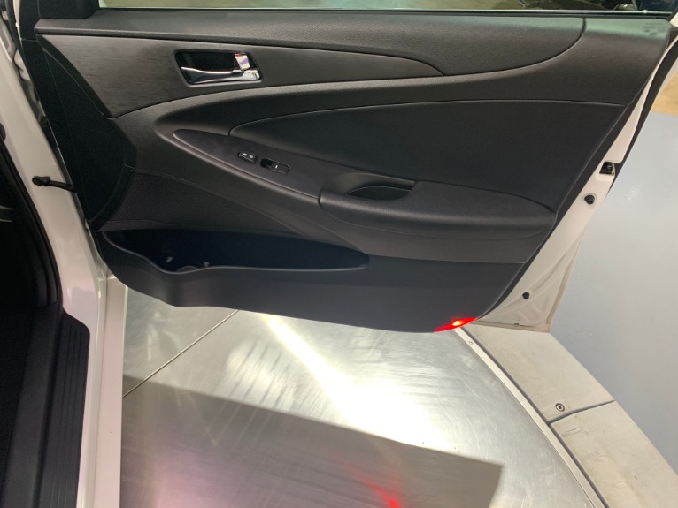 Used-2011-Hyundai-Sonata-SE-20T-FWD