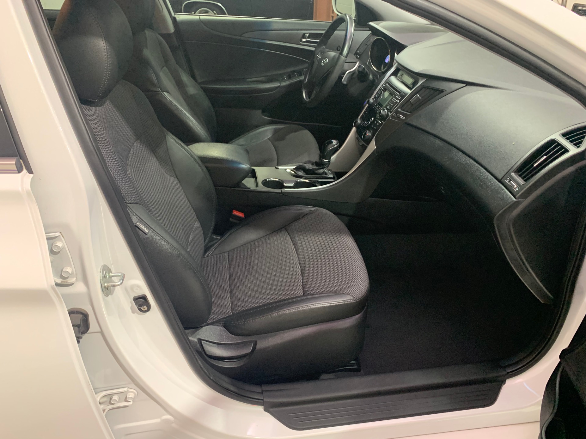 Used-2011-Hyundai-Sonata-SE-20T-FWD