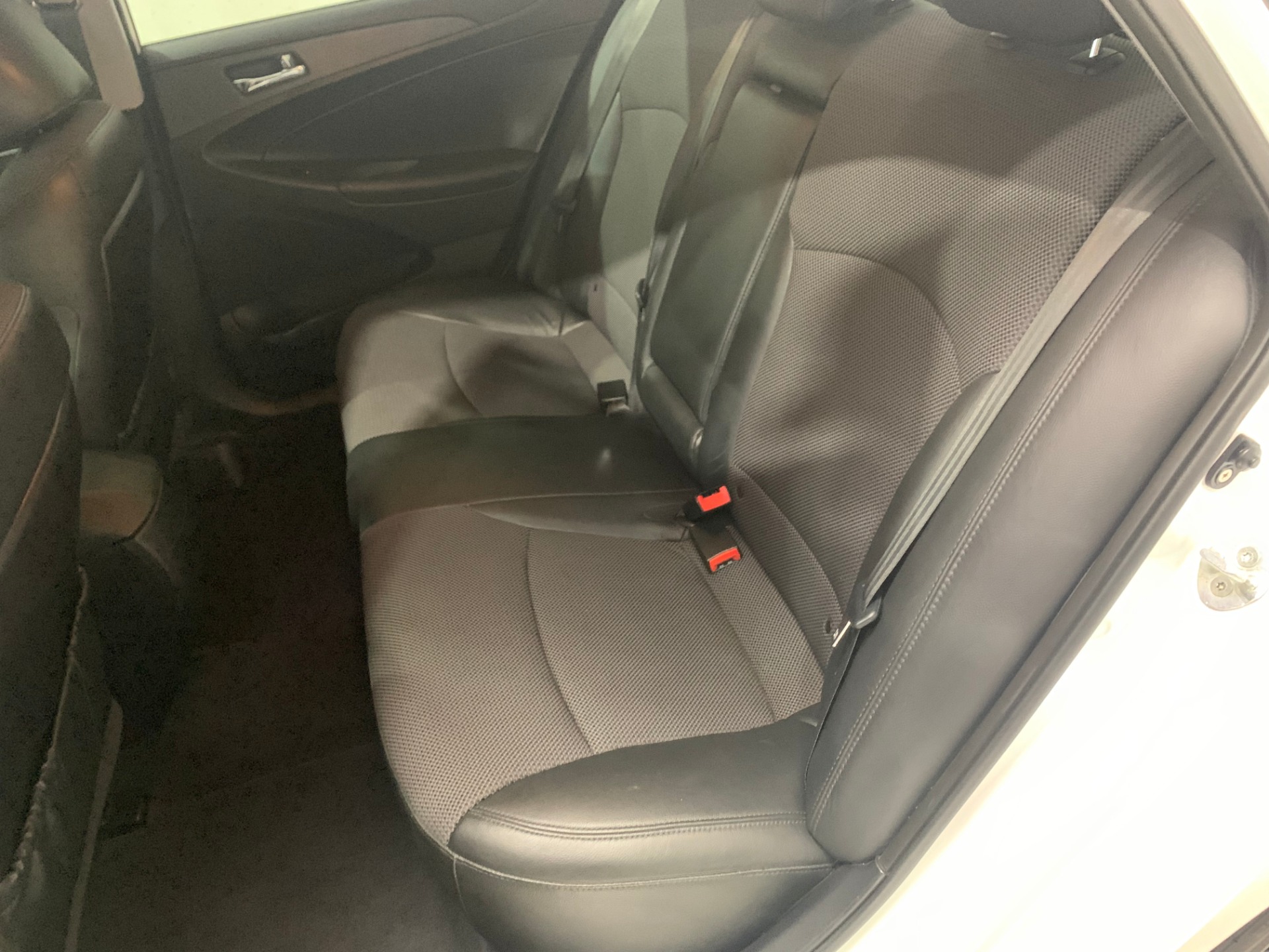 Used-2011-Hyundai-Sonata-SE-20T-FWD