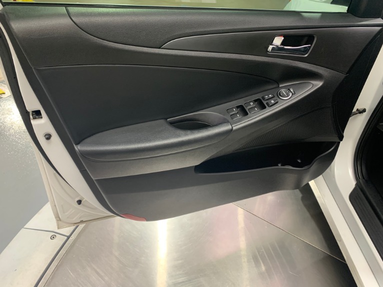 Used-2011-Hyundai-Sonata-SE-20T-FWD