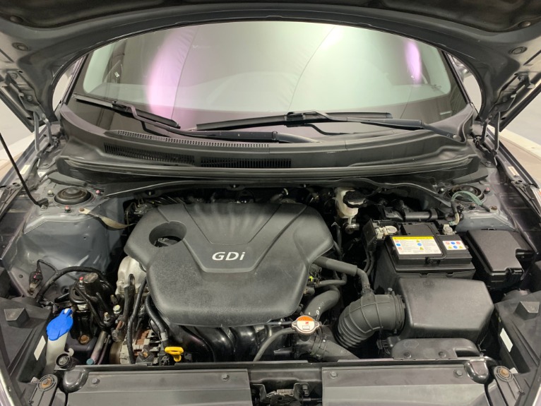 Used-2012-Hyundai-Veloster-FWD