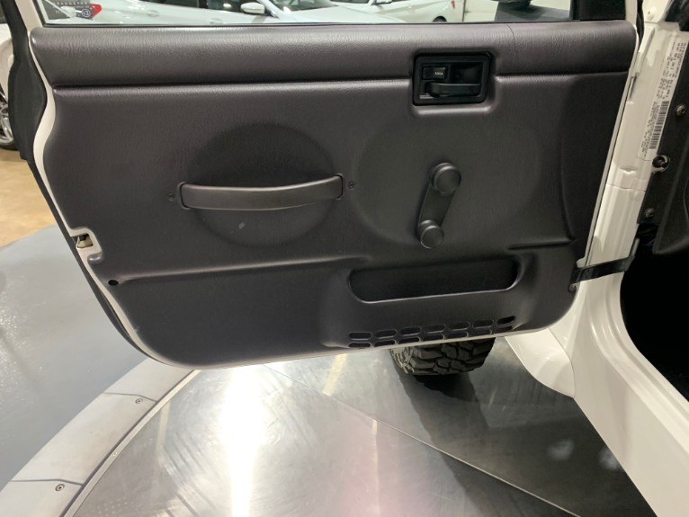Used-2000-Jeep-Wrangler-SE