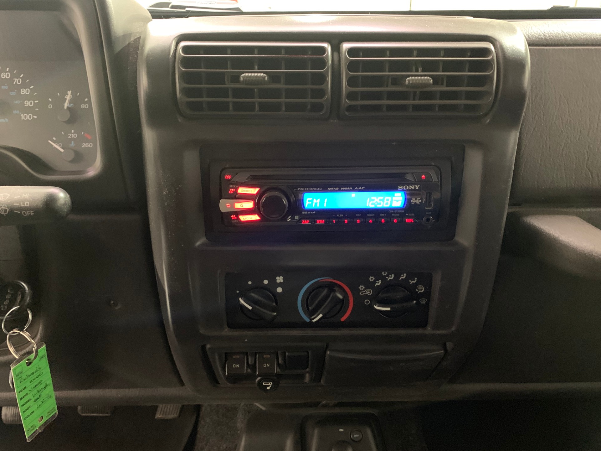 Used-2000-Jeep-Wrangler-SE