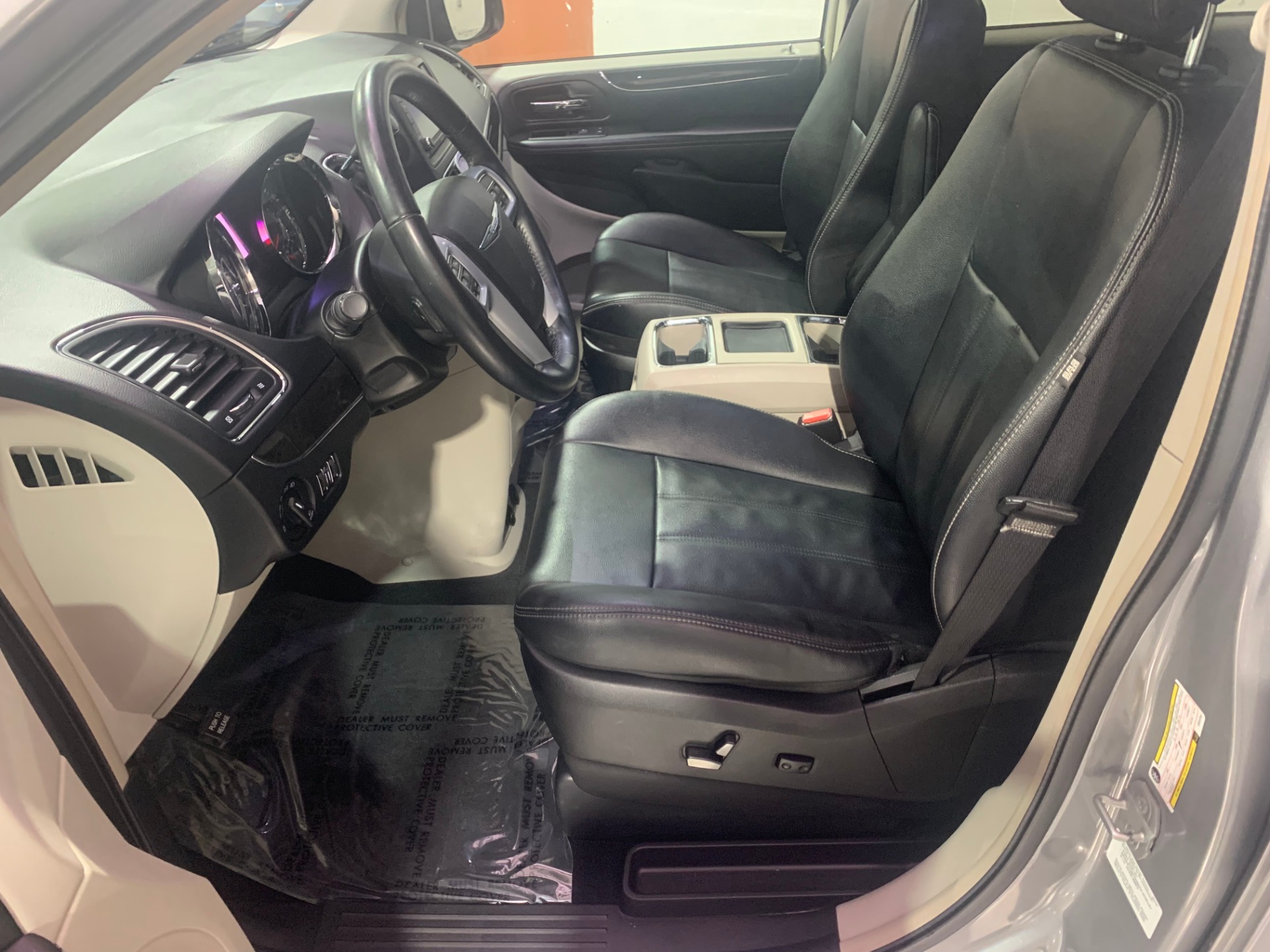 Used-2014-Chrysler-Town-and-Country-Touring