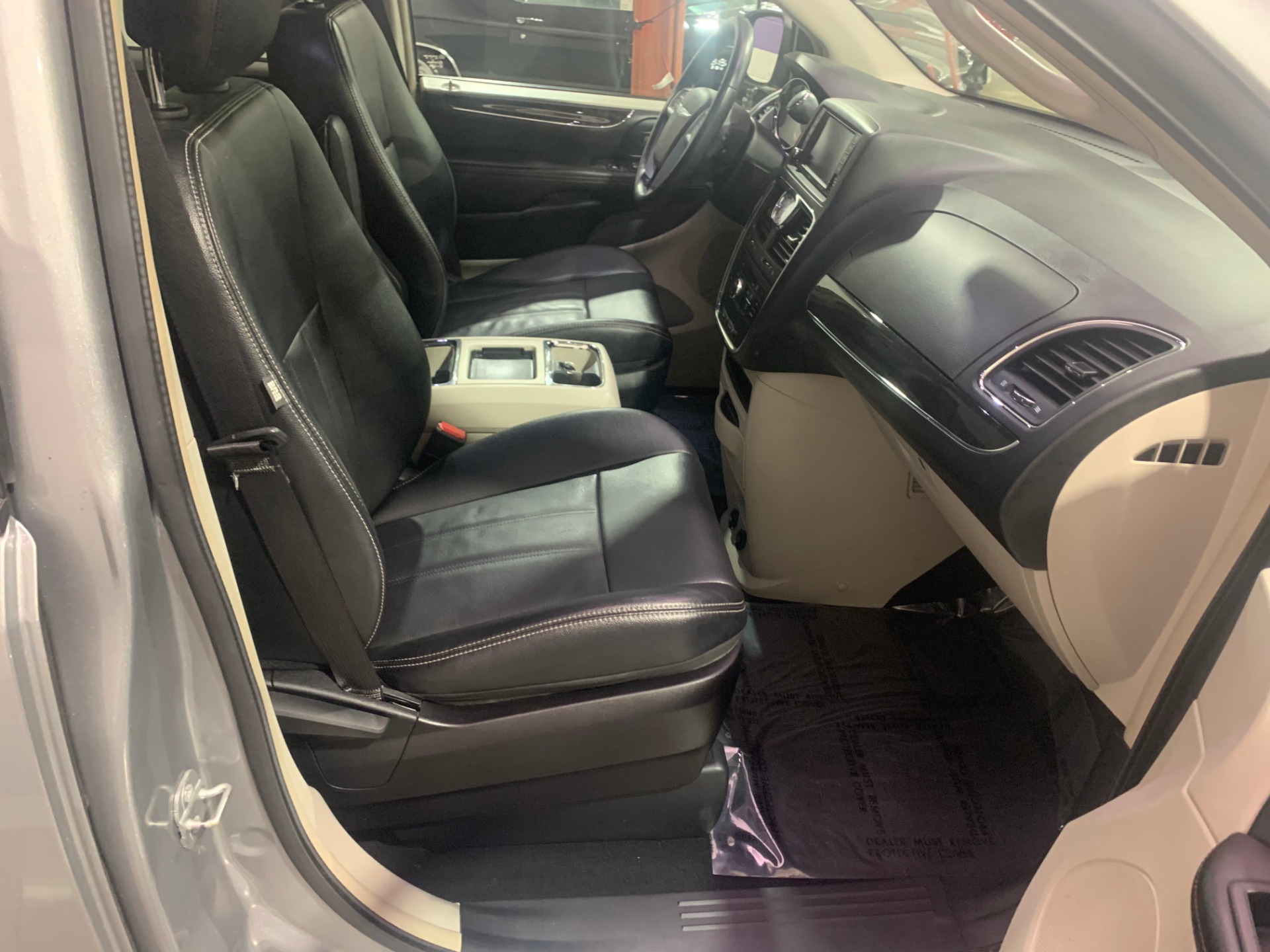 Used-2014-Chrysler-Town-and-Country-Touring