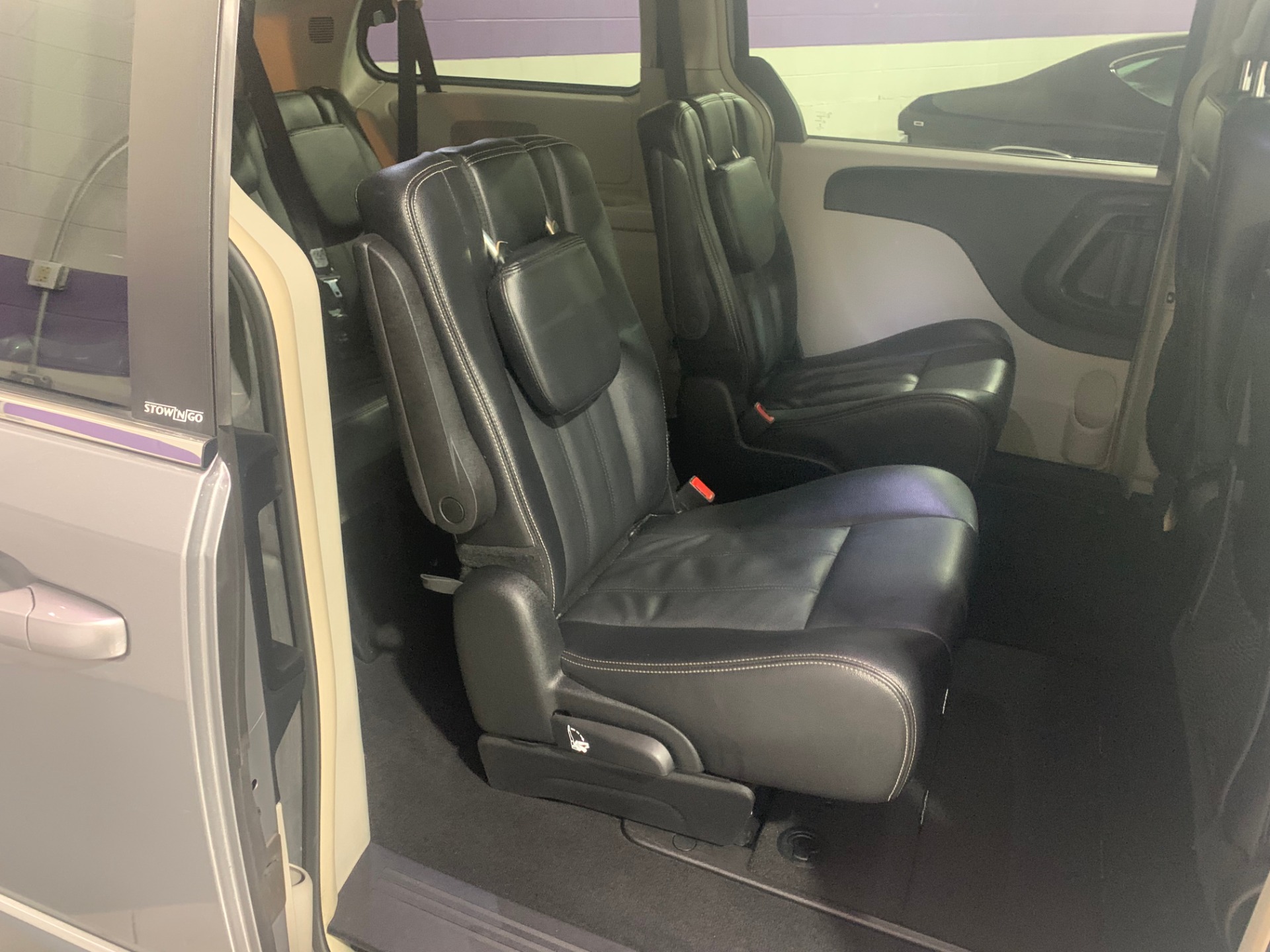 Used-2014-Chrysler-Town-and-Country-Touring
