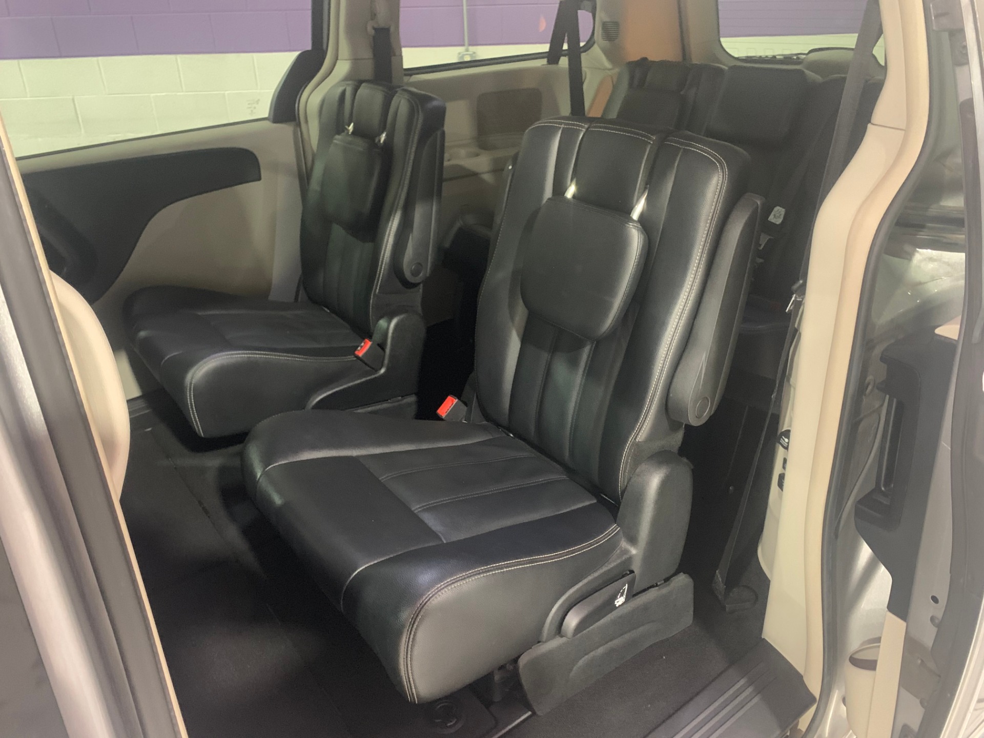 Used-2014-Chrysler-Town-and-Country-Touring