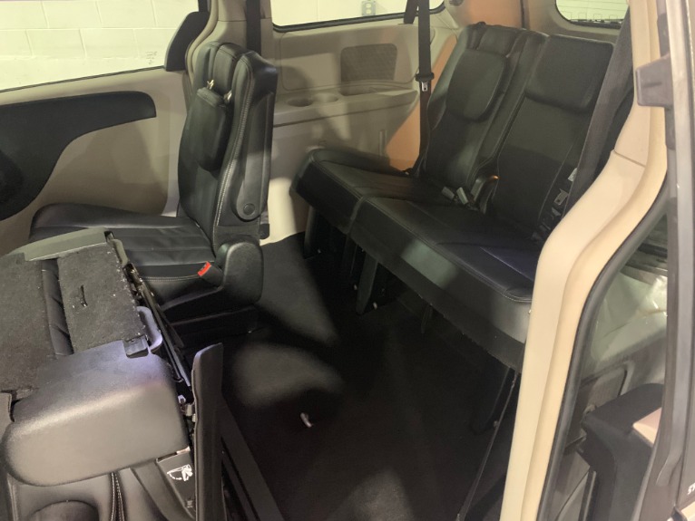 Used-2014-Chrysler-Town-and-Country-Touring