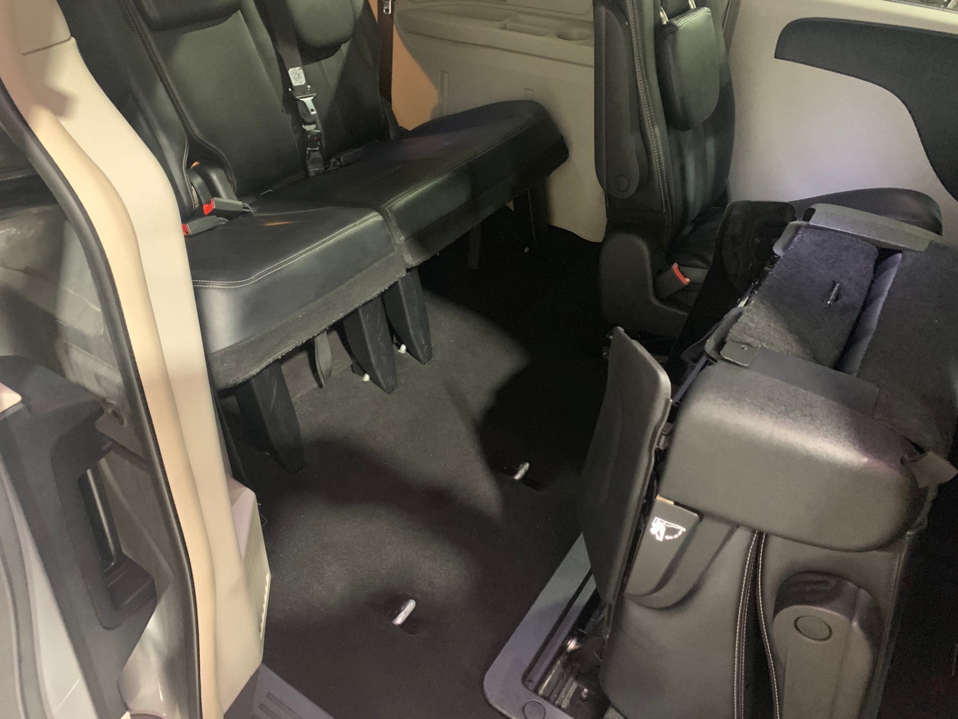 Used-2014-Chrysler-Town-and-Country-Touring