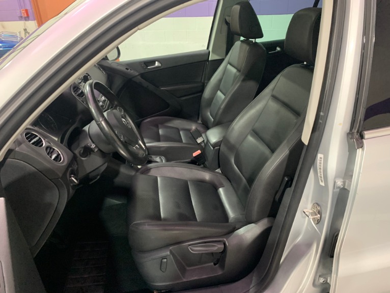 Used-2011-Volkswagen-Tiguan-SE-4Motion