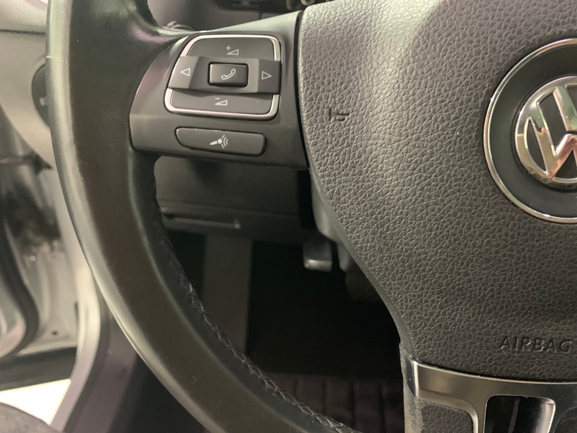 Used-2011-Volkswagen-Tiguan-SE-4Motion-AWD