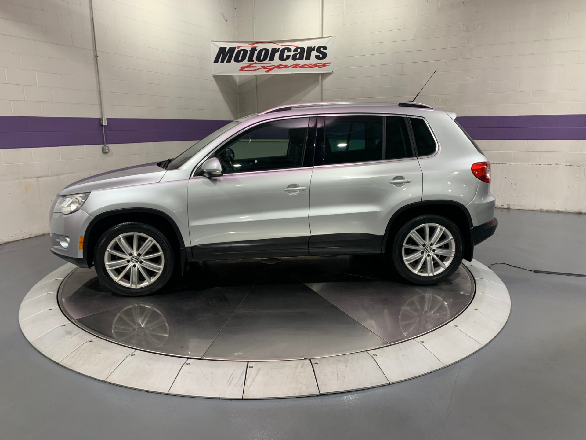 Used-2011-Volkswagen-Tiguan-SE-4Motion-AWD