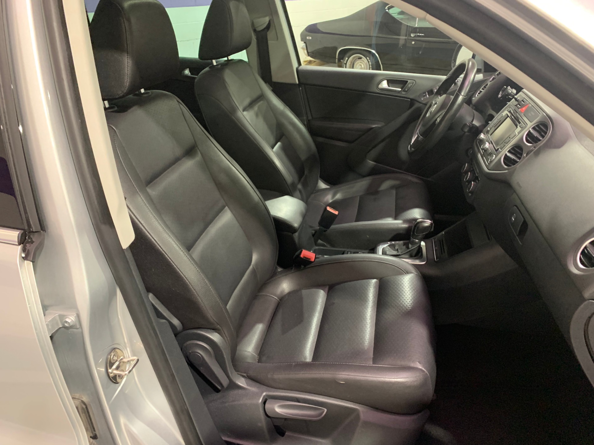 Used-2011-Volkswagen-Tiguan-SE-4Motion-AWD