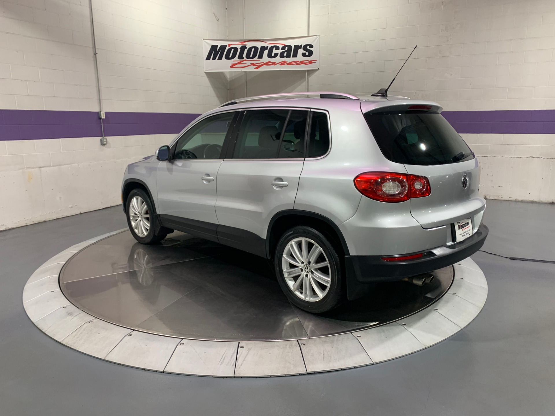 Used-2011-Volkswagen-Tiguan-SE-4Motion-AWD