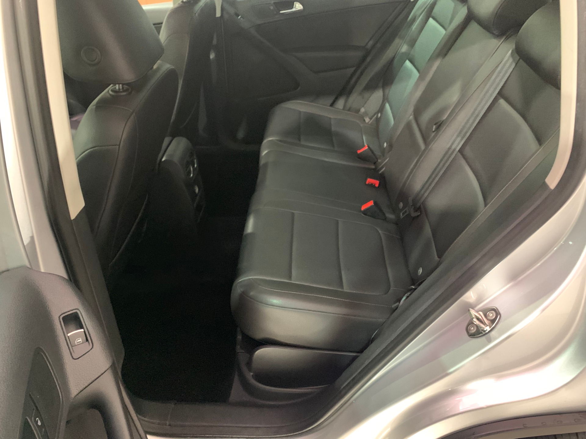 Used-2011-Volkswagen-Tiguan-SE-4Motion-AWD