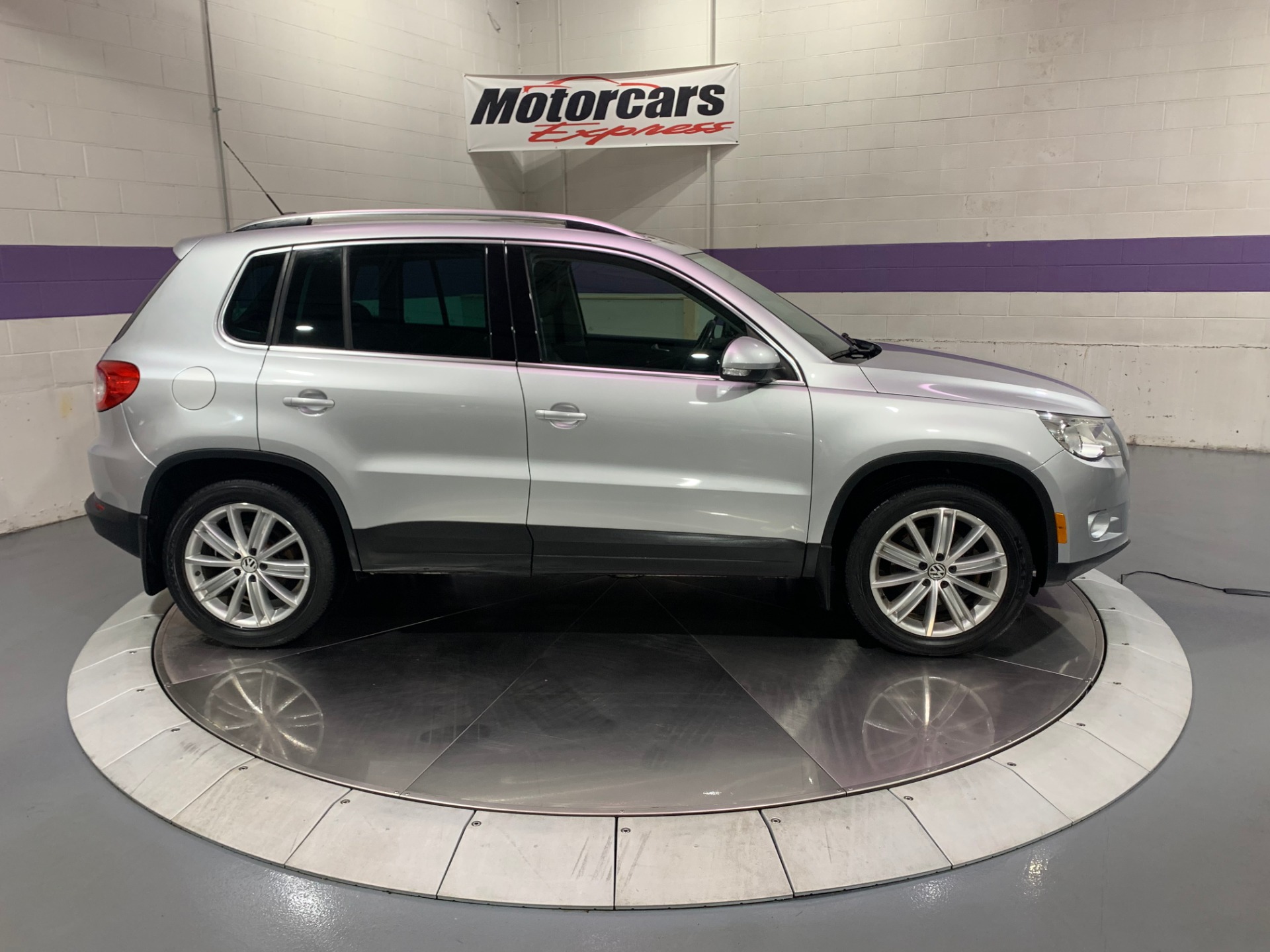 Used-2011-Volkswagen-Tiguan-SE-4Motion-AWD