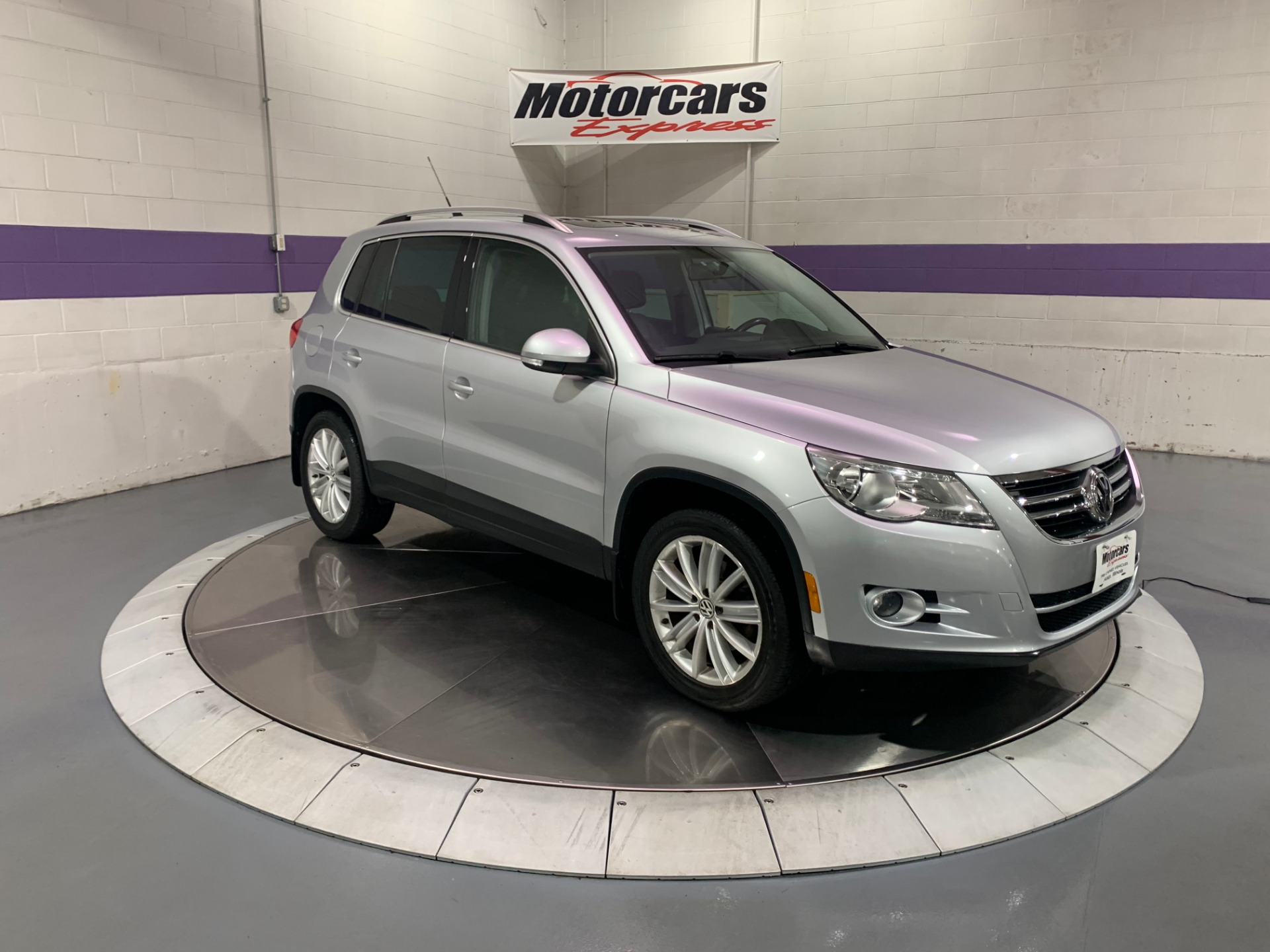 Used-2011-Volkswagen-Tiguan-SE-4Motion-AWD